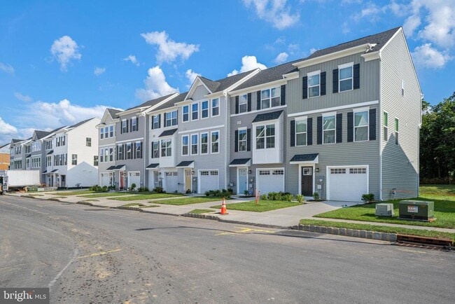 Building Photo - 46 SAND HILLS Dr