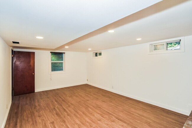 Building Photo - 1434 S 116th St