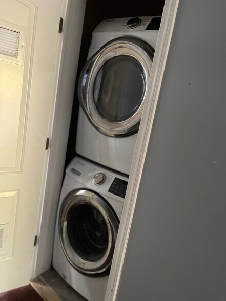 Building Photo - 2115 S Central Park Ave