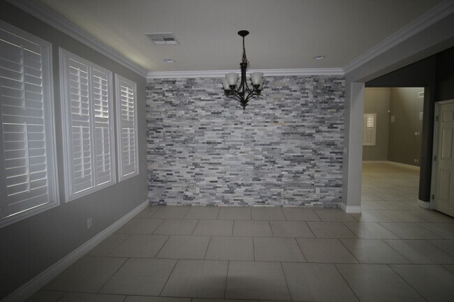 Building Photo - Spacious 4BR/3.5BA Home with Loft – Prime ...