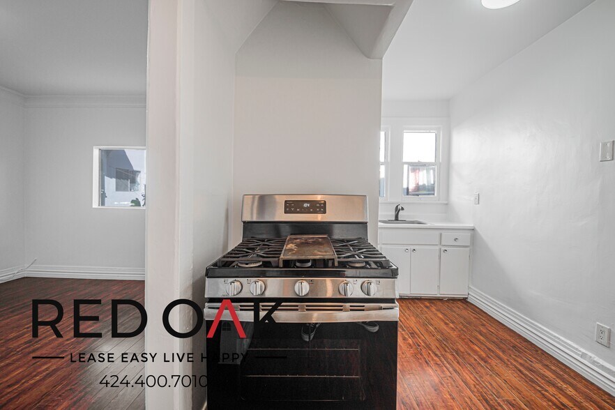 Building Photo - 615 S Soto St