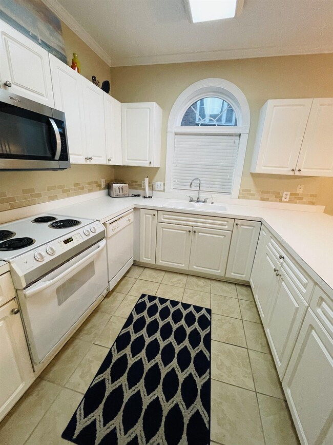 Building Photo - 702 Riverwalk Dr