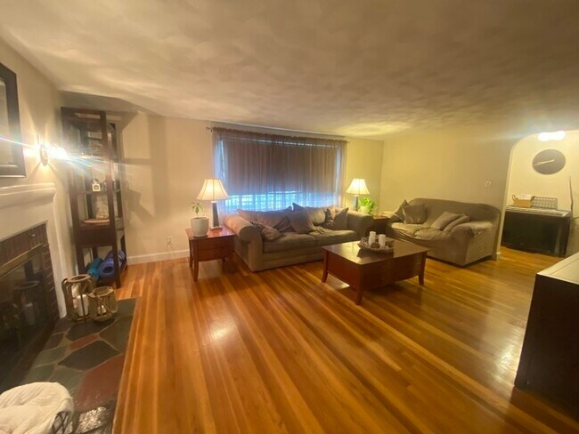 Building Photo - 640 Lagrange St