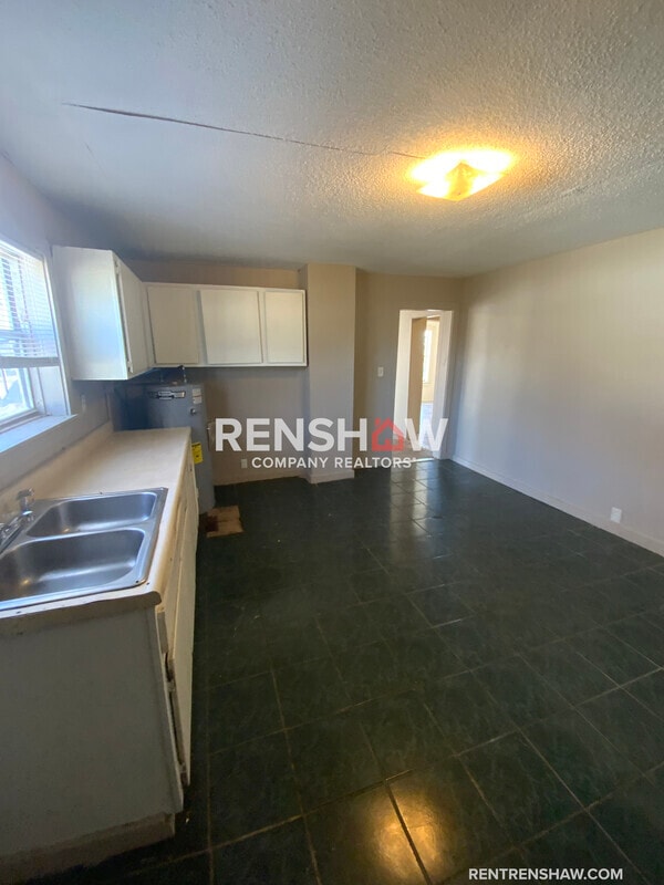 Building Photo - 417 Elm St