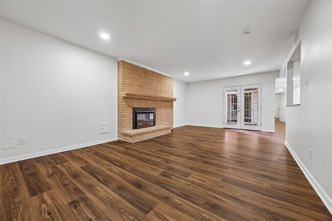 Building Photo - 705 Harold St