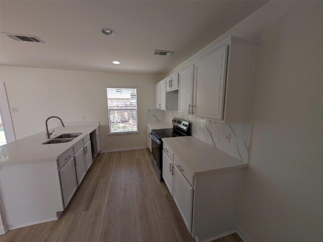 Building Photo - beautiful 3-bedroom, 2.5-bath home in the heart of Tomball!