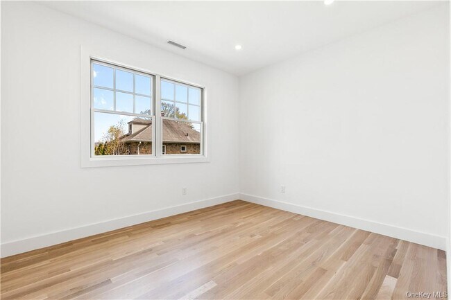 Building Photo - 35 Summit Ave