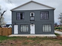 Building Photo - 415 W Poplar St