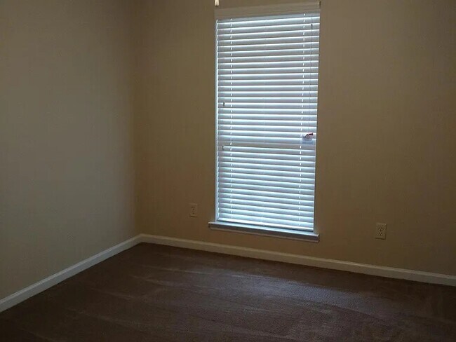 Building Photo - 96 W Daryl Dr