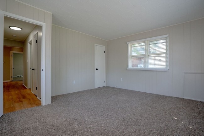 Building Photo - 3 Bedroom Ranch - $2650