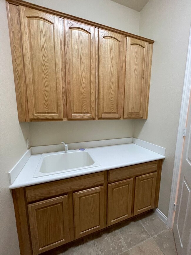 Building Photo - Apple Valley-Del Web Home, 2 Bedrooms,2 Ba...
