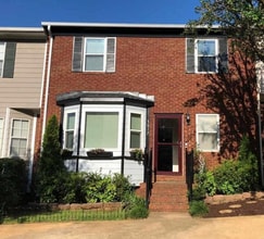 Building Photo - Spacious 3 Bedroom Townhouse for Rent!