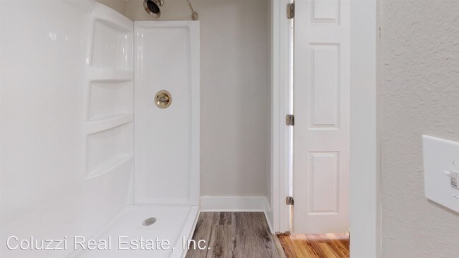 Building Photo - 4 br, 2 bath House - 1116 Locust St