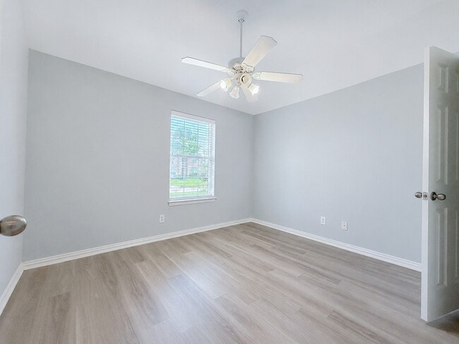 Building Photo - 3043 Summercrest Dr