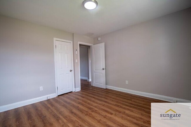 Building Photo - 1410 Dartmouth Ave