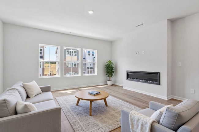 Building Photo - 372 Chesapeake Cmns St