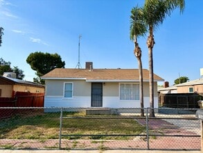 Building Photo - Cute 2 Bedroom 1 Bath Home. Must See!! Rent $1450 Deposit $1450 New Paint Inside and Out! New Flo...