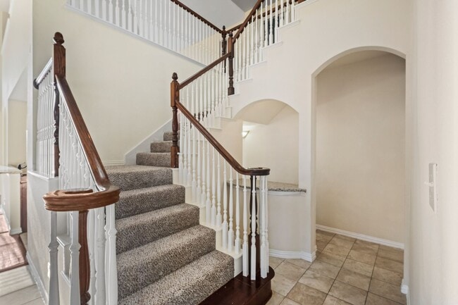 Building Photo - Stunning 4-Bedroom Rental Home with office...