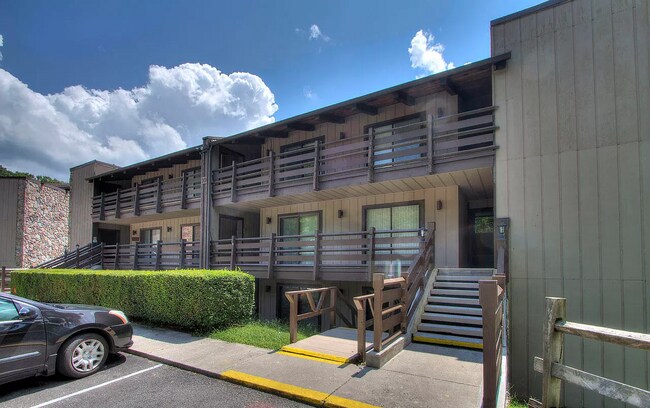 Building Photo - 1081 Cove Rd