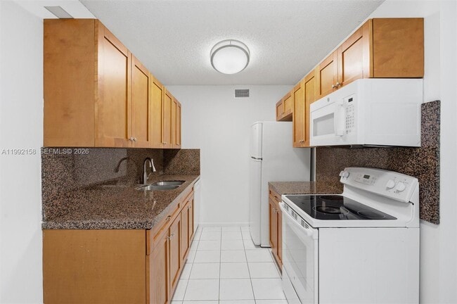 Building Photo - 9994 Nob Hill Ct