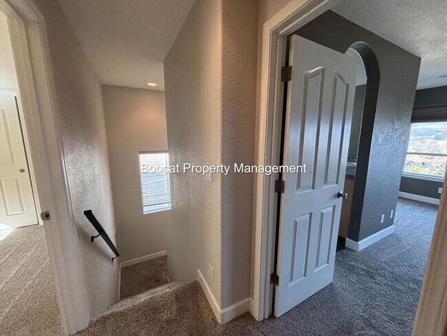 Building Photo - 1320 Thompson St