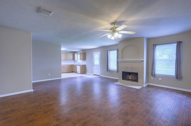 Building Photo - 21803 Manor Ct Dr