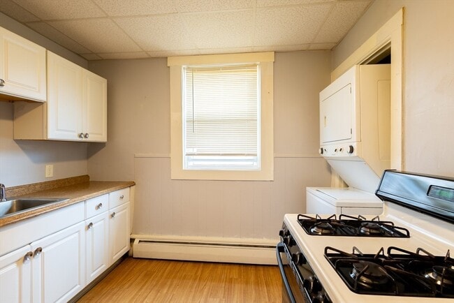 Building Photo - 555 Essex St