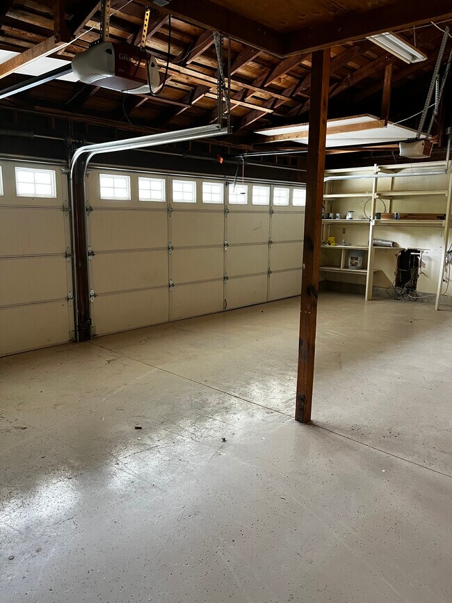 Building Photo - 1790 Nautilus St