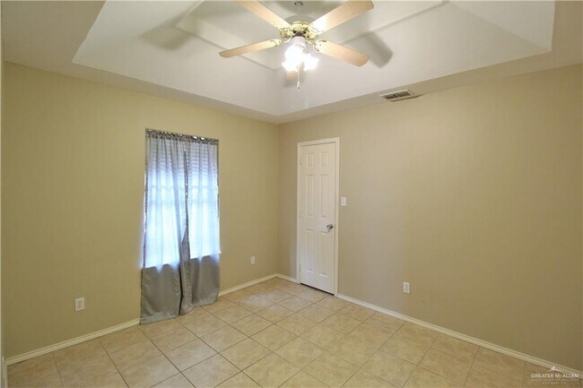 Building Photo - 15 N Edison Ave