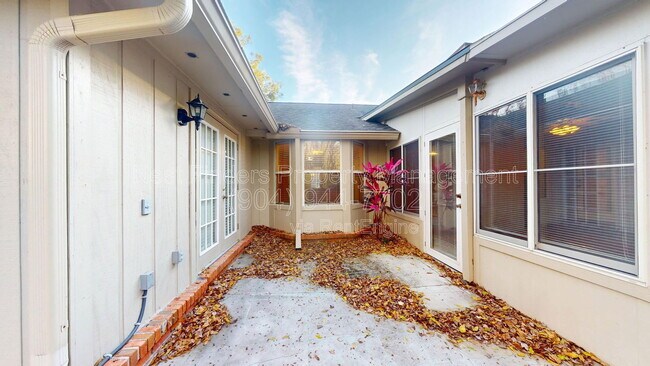 Building Photo - 2217 Hammock Oaks Dr N