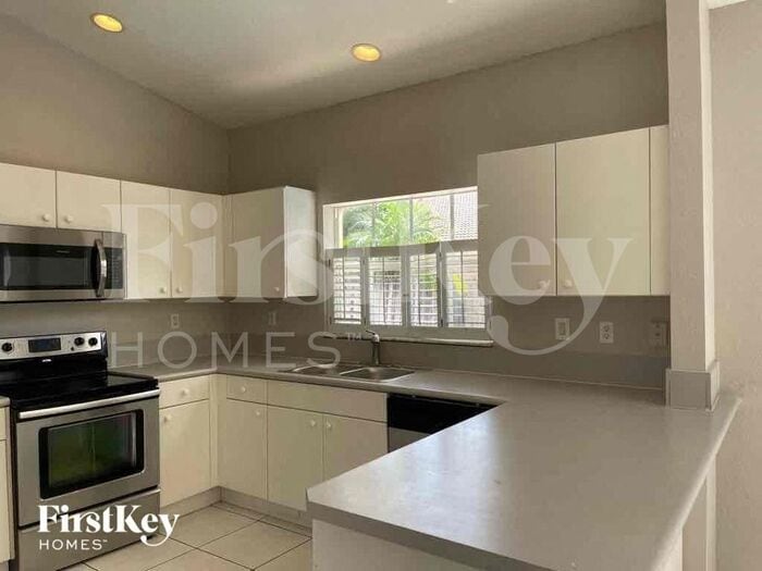 Building Photo - 11524 SW 152nd Ct