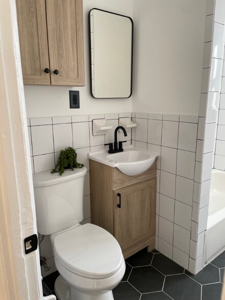 Building Photo - 500 8th St