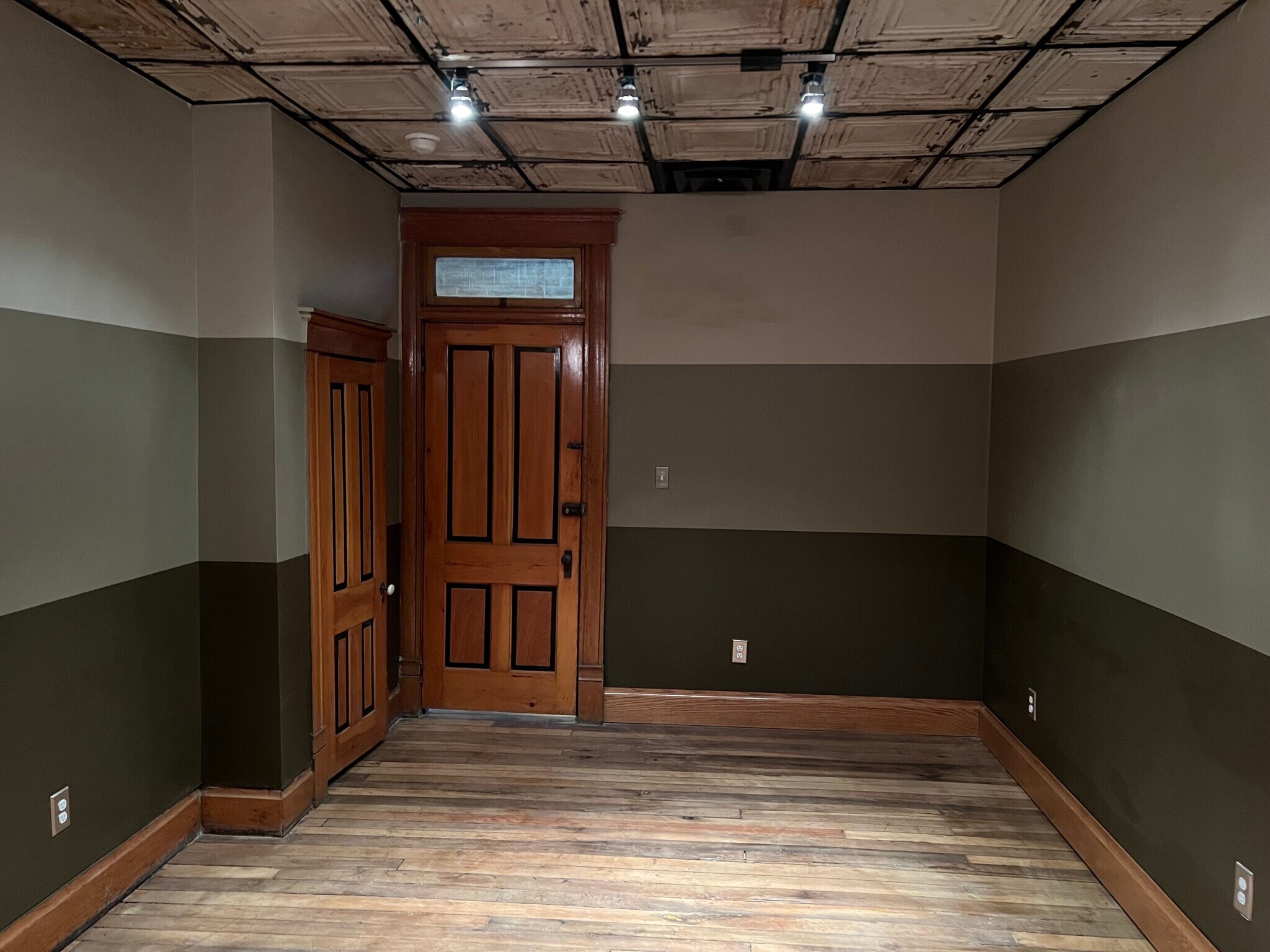 Building Photo - 1609 Winchester Ave