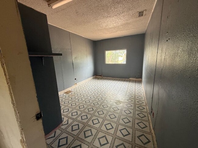 Building Photo - 5457 Questa Dr