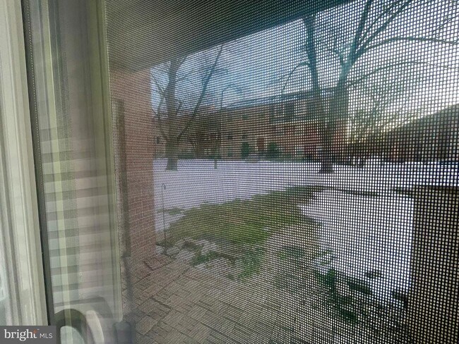 Building Photo - 6018 Westchester Park Dr