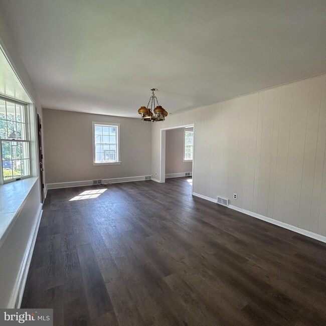 Building Photo - 379 Dehaven St