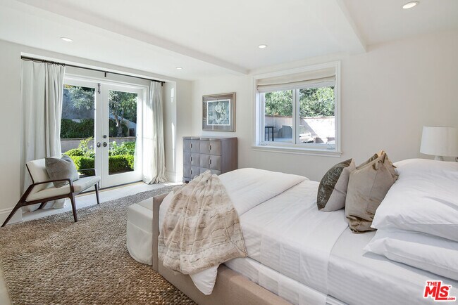 Building Photo - 980 Stradella Rd