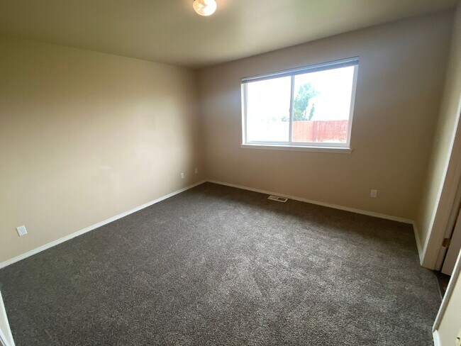 Building Photo - 3 Bedroom 2 Bathroom Home for Rent!