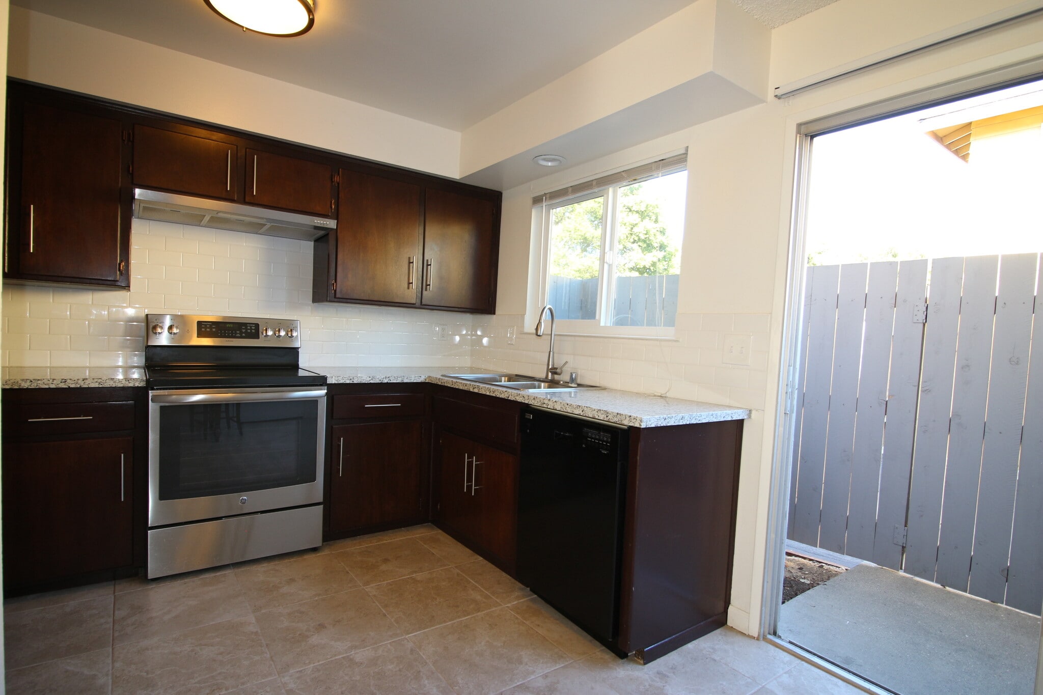 Building Photo - 1326 Galleon Way