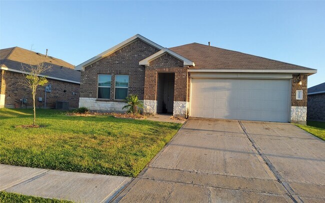 Building Photo - 22619 Castello Lakes Dr