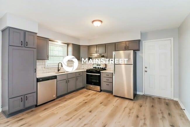 Building Photo - 3 Bedroom Pet-Friendly Home in PLEASANT HILL, MO with Main Street Renewal
