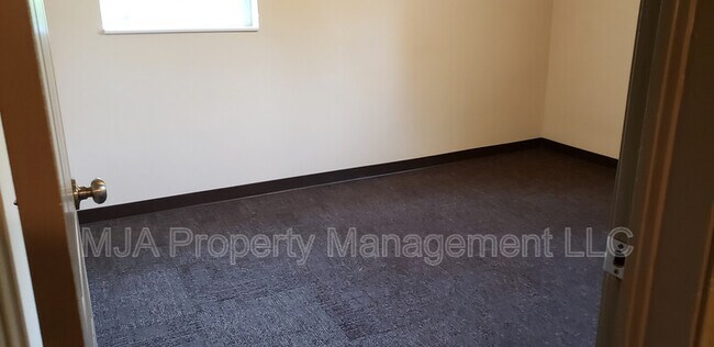 Building Photo - 1458 N 300 W