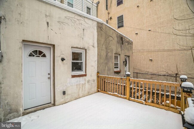 Building Photo - 435 N 32nd St