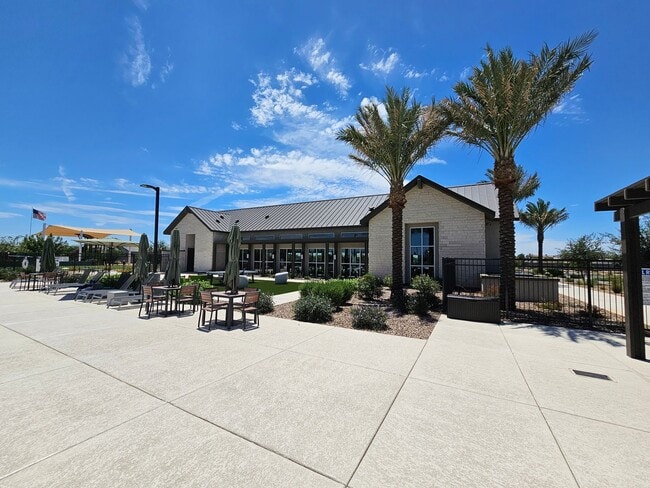Building Photo - Wonderful new build with family fun amenities