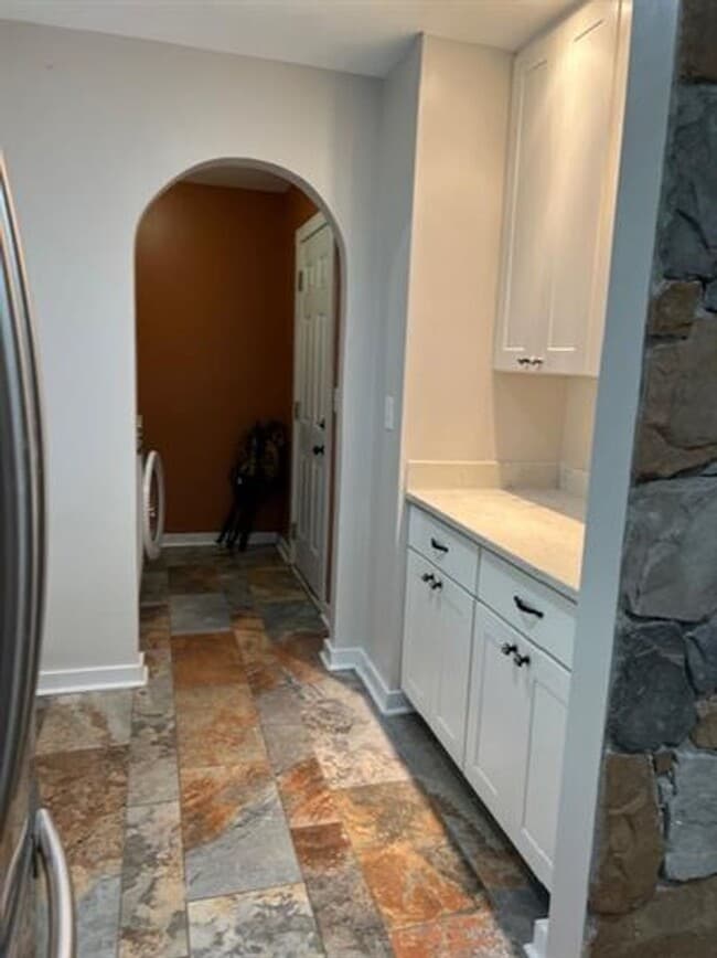 Building Photo - Renovated Brick Ranch Home