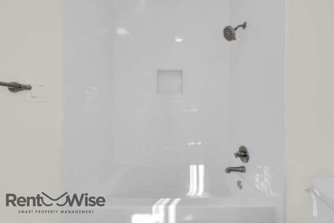 Building Photo - 734 Chestnut St