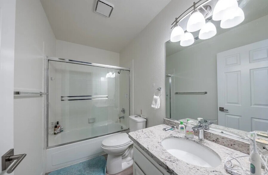 Building Photo - 932 University Ridge Ct