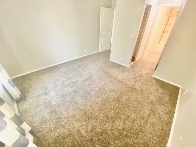 Building Photo - ADORABLE GATED CONDO LOCATED IN A GATED CO...