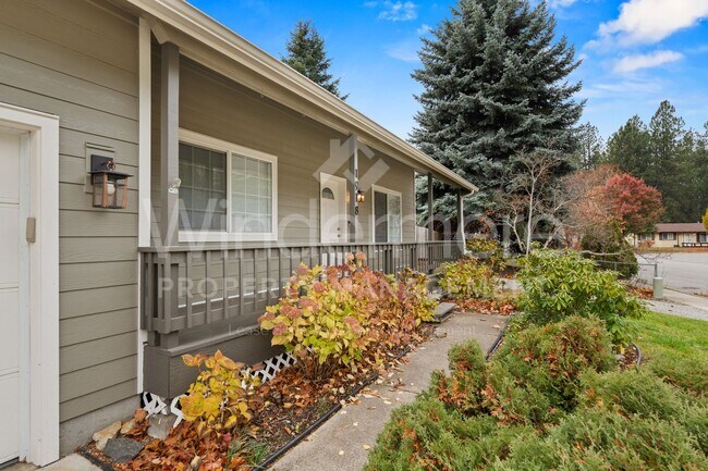 Building Photo - Updated 3 Bed 2 Bath Home With Brand New 2...