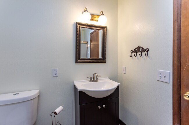 Building Photo - 7673 Safari Cir